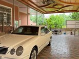 Mercedes E 240-5