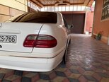 Mercedes E 240-11