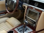 Volkswagen Phaeton-16