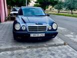 Mercedes E 240-1