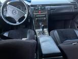 Mercedes E 240-2