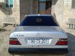 Mercedes 220 E-2