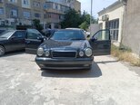 Mercedes E 230-1