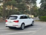 Audi Q7-12