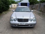 Mercedes E 220-1