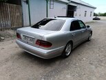 Mercedes E 220-11