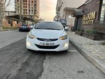 Hyundai Elantra-1