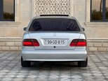 Mercedes E 280-11