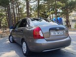Hyundai Accent-12