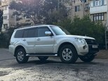 Mitsubishi Pajero-12