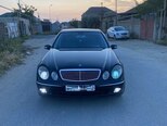 Mercedes E 220-1