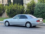 Mercedes E 270-7