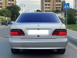 Mercedes E 270-4