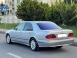 Mercedes E 270-6
