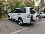 Mitsubishi Pajero-4
