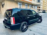 Cadillac Escalade-6