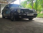Mercedes E 240-1