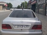 Mercedes E 200-2