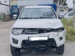 Mitsubishi L200-1