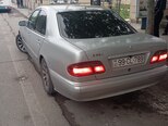 Mercedes E 220-12