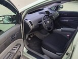 Toyota Prius-12