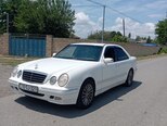 Mercedes E 200-11