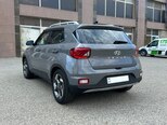 Hyundai Venue-10