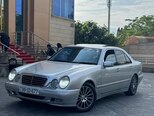 Mercedes E 240-1