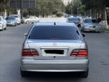 Mercedes E 320-3