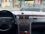 Mercedes E 240-11