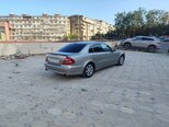 Mercedes E 320-11