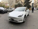 Tesla Model Y-1
