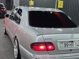 Mercedes E 270-4