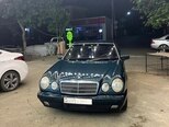 Mercedes E 240-1