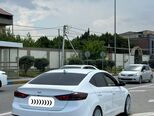 Hyundai Elantra-11