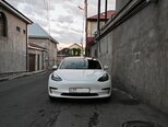 Tesla Model 3-1