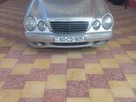 Mercedes E 270-1