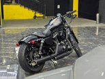 Harley-Davidson XL883N Sportster Iron 883-11