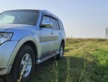 Mitsubishi Pajero-2