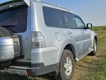 Mitsubishi Pajero-5