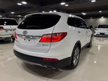 Hyundai Grand Santa Fe-5