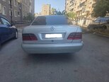 Mercedes E 200-4