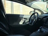 Toyota Prius-12