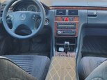 Mercedes E 220-11