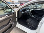 Volkswagen Passat-11