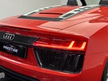 Audi R8-10