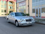 Mercedes E 220-1