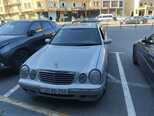 Mercedes E 270-1