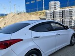 Hyundai Elantra-11