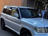 Mitsubishi Pajero io-8
